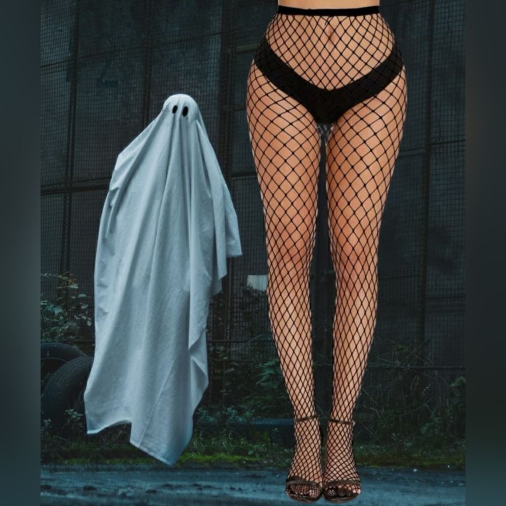 Black MEDIUM Hole Fishnet Stockings